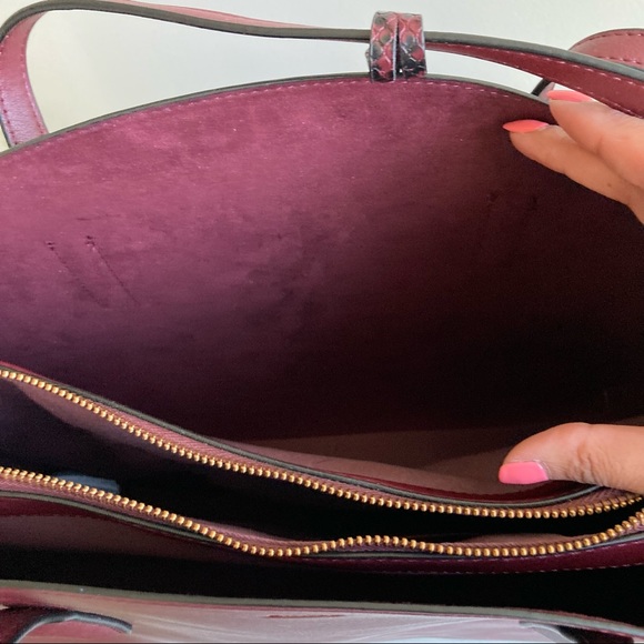 👜Burgundy Aldo Tote Bag With Tons of Storage 👜 - Picture 5 of 8